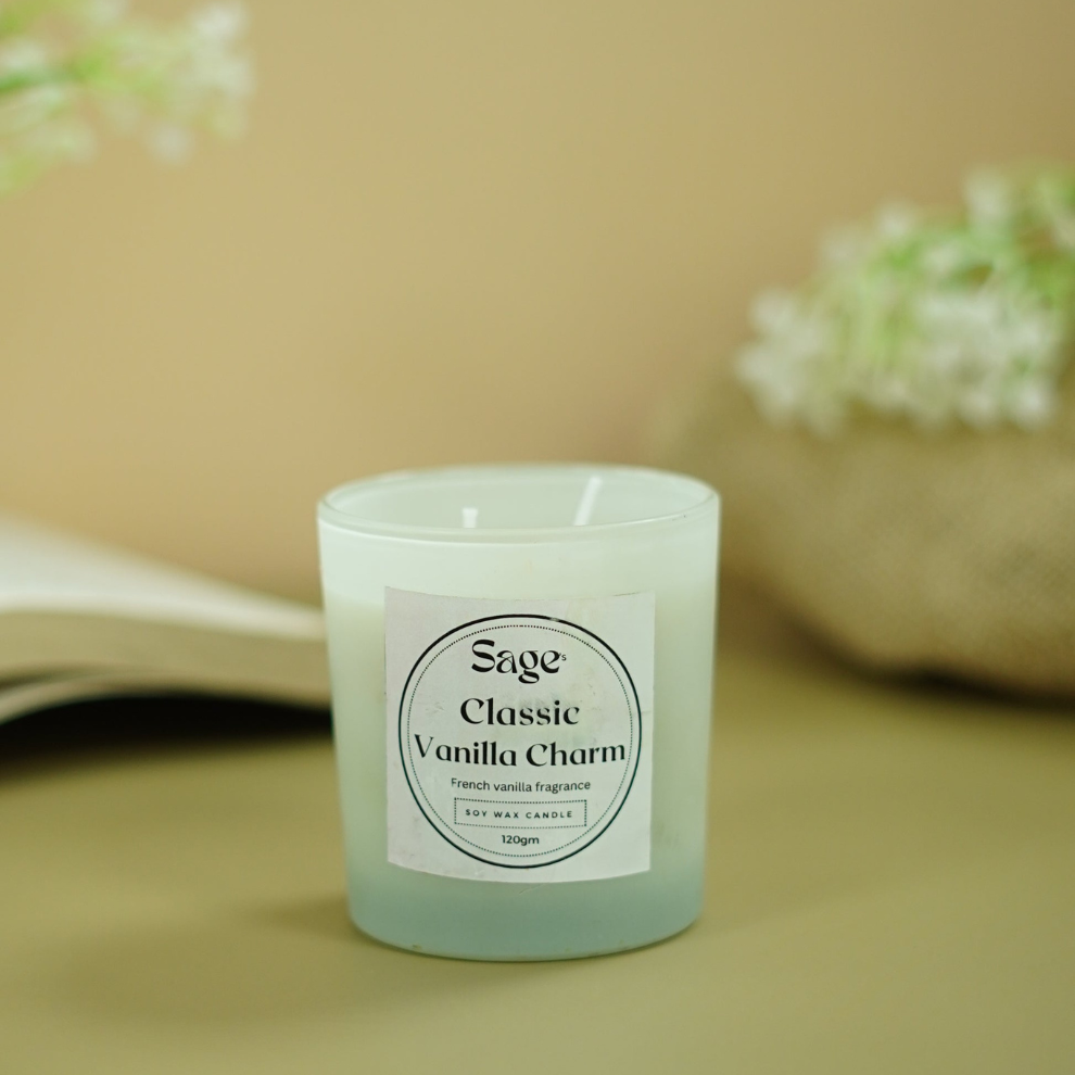Classic Vanilla Charm Scented Jar Candle