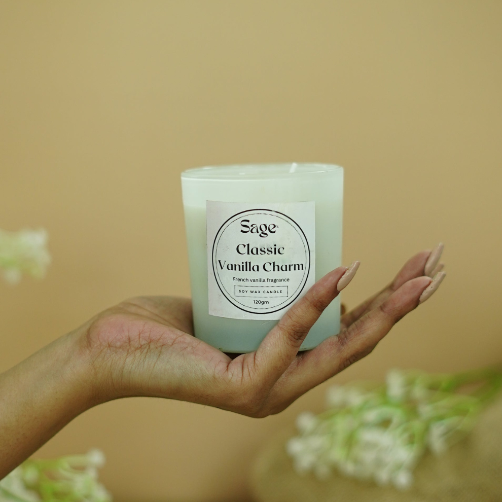 Classic Vanilla Charm Scented Jar Candle
